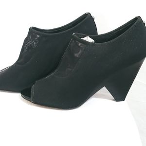 Donald Pliner stretch slip on shootie